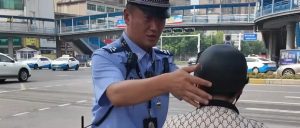 花样百出！乱戴“头盔”要吃“大亏”-八博网