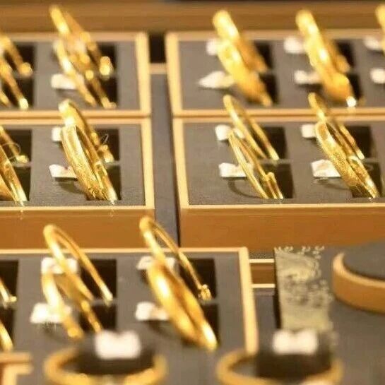 金价大反弹!黄金以旧换新业务火热,记者探访→-八博网