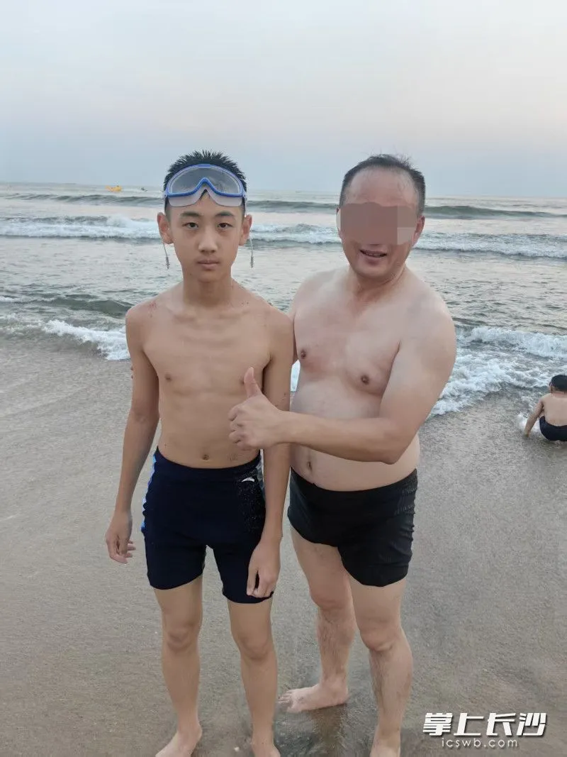 被救者为王植兴（左）点赞。 均为受访者供图