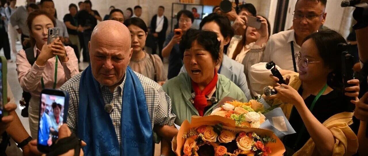 全网牵挂的重逢！殷玉珍见到了“赛考斯”-八博网