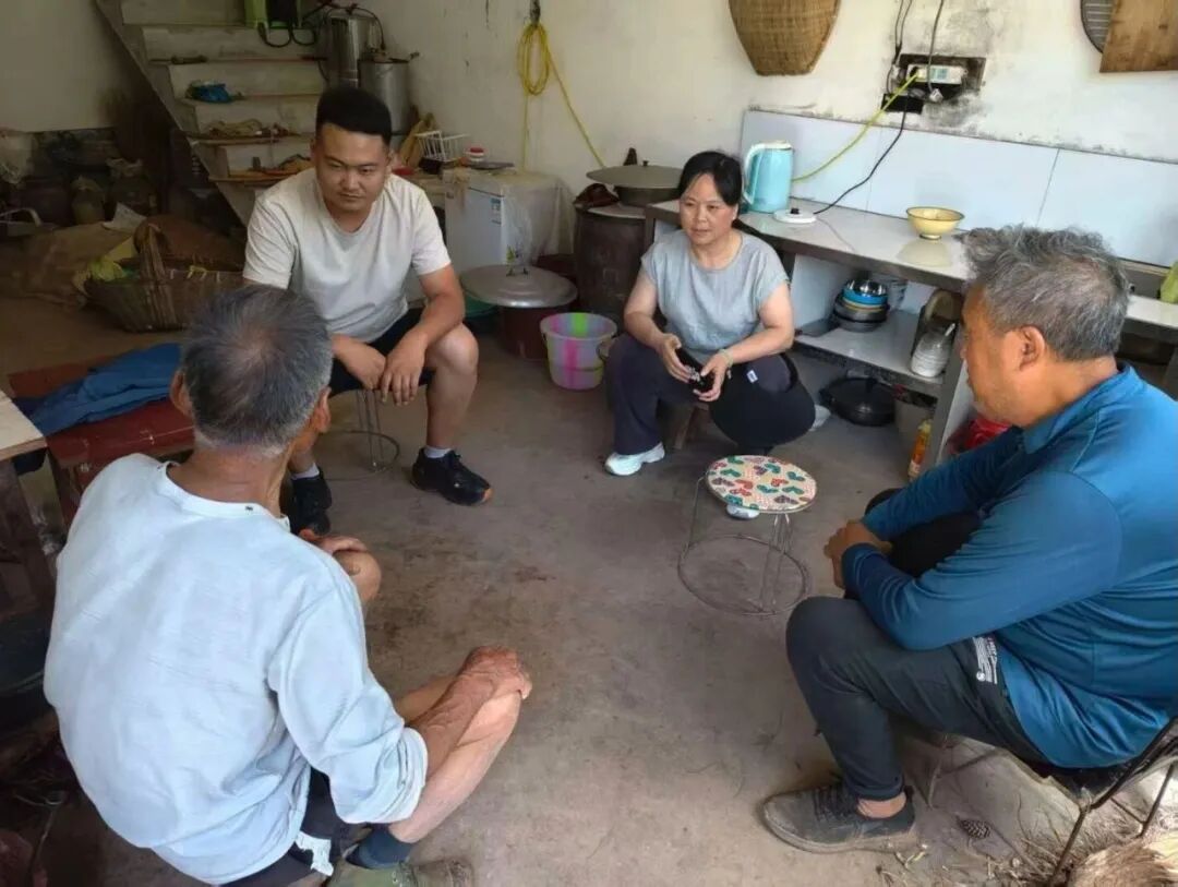 图片[1]-被洪水卷走的村支书李杨，我们找到了他2015年救人的影像……-八博网